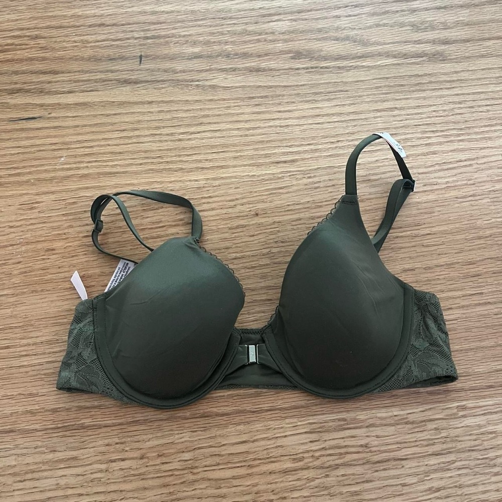 Victoria’s Secret front close magnetic bra